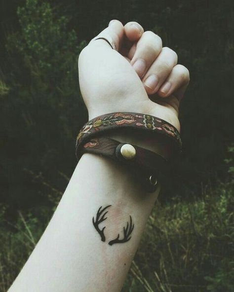 Brand Trendy Deer Antler Tattoo in Women Wrist